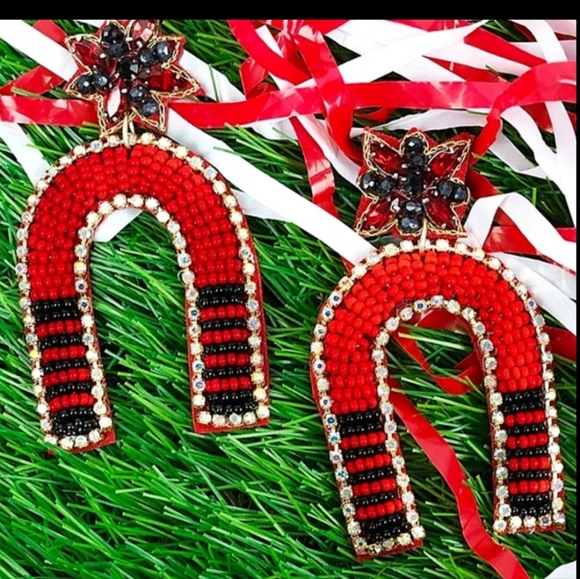 Red Seed Bead Earrings Game Day NEW - Picture 2 of 3